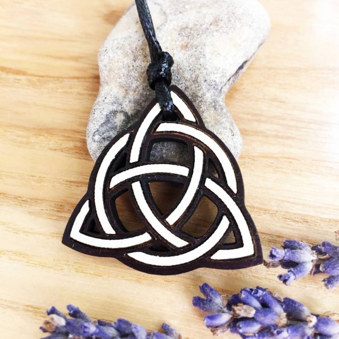 Besonderes Amulett Triquetra